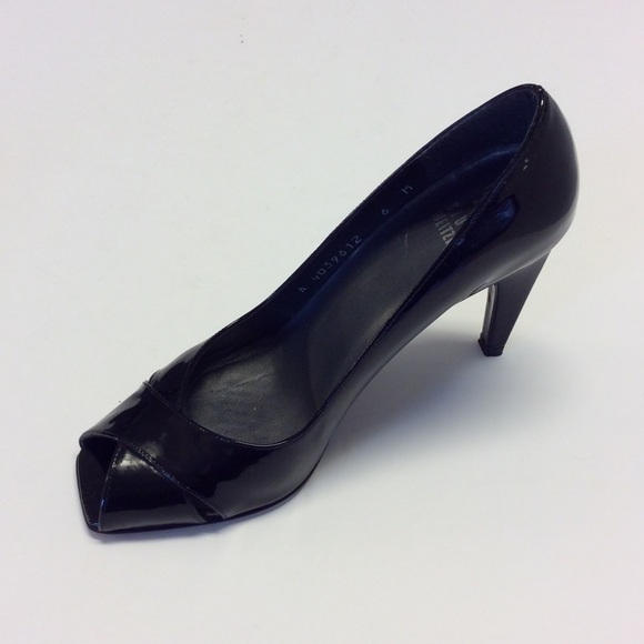 STUART WEITZMAN Black Patent Leather Pumps Size 6 - Picture 4 of 7